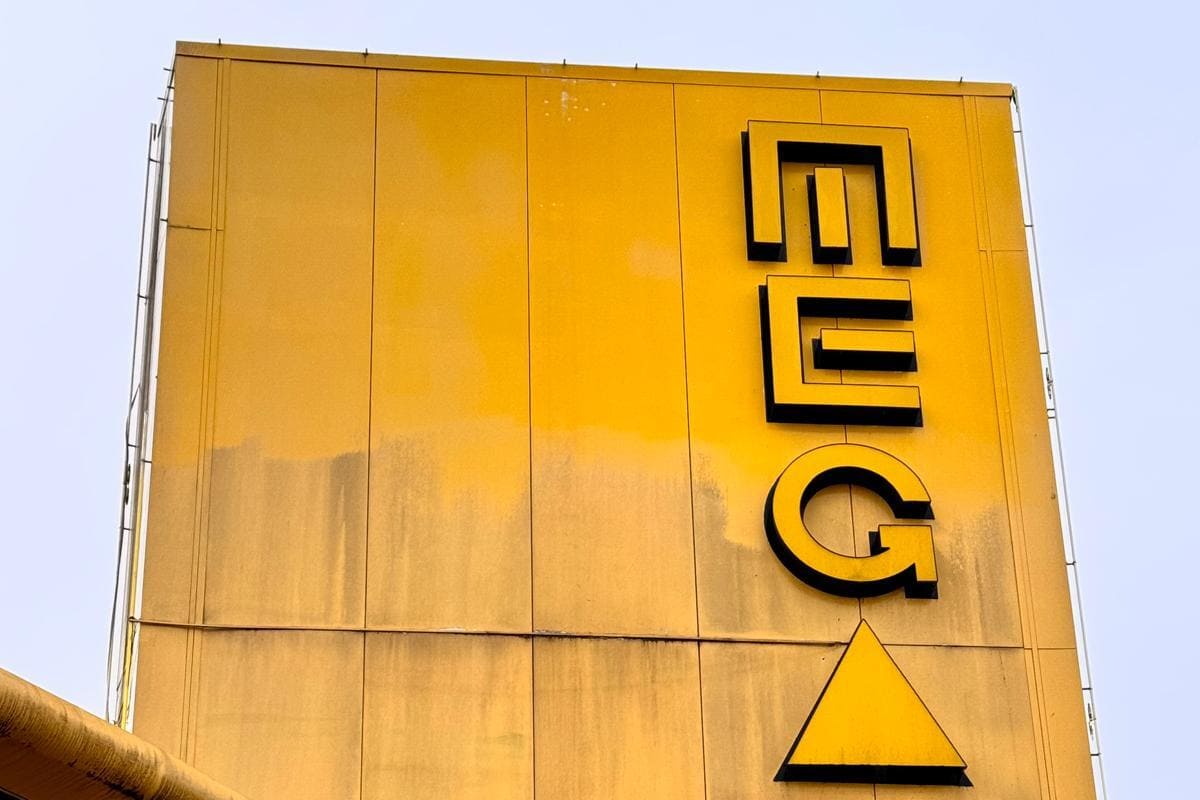 Nettoyage façade en cours partie nettoyée et partie non nettoyée - Nettoyage Villenuve-la-Garenne par Ecocomplet